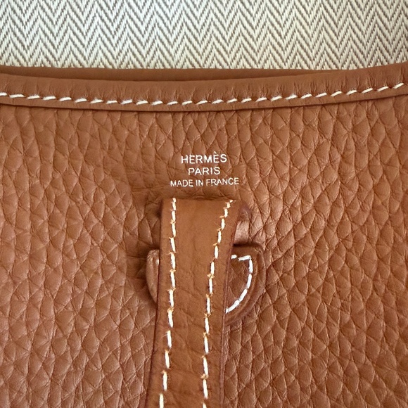 New Hermes Taurillon Clemence Amazone Evelyne TPM 16 Gold w/White Stich/PHW - Picture 4 of 10